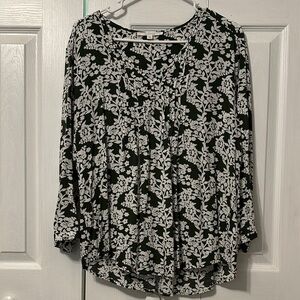 Fun2Fun Green and White Floral Blouse